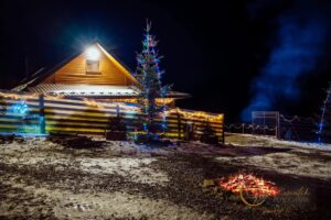 Bożonarodzeniowe dekoracje i żywa szopka na warsztatach w Zagrodzie na Wzgórzu